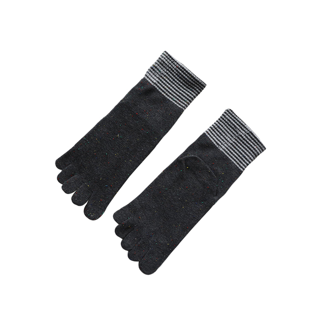 Custom Design Cotton super soft grip socks christmas toe cartoon five sock black