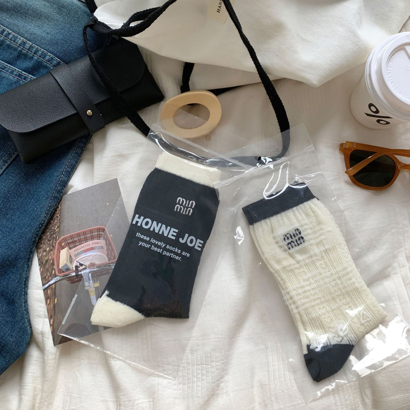 Wholesale Requirement Trendy SpringSummer Thin Cusual Mid Length Socks for women Black and White Contrasting College Cotton 