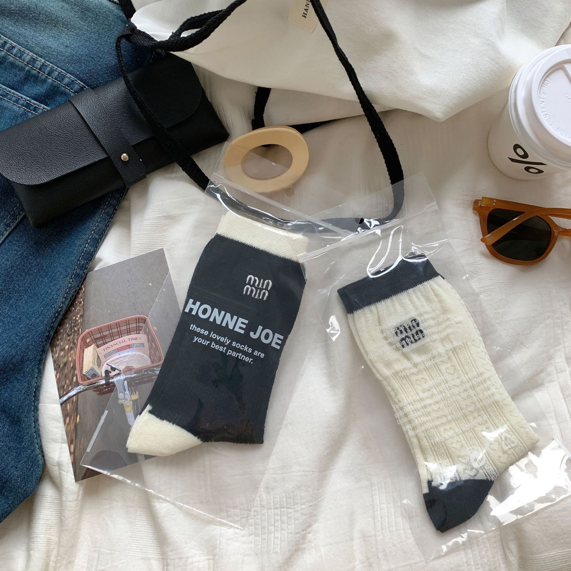 Wholesale Requirement Trendy SpringSummer Thin Cusual Mid Length Socks for women Black and White Contrasting College Cotton 