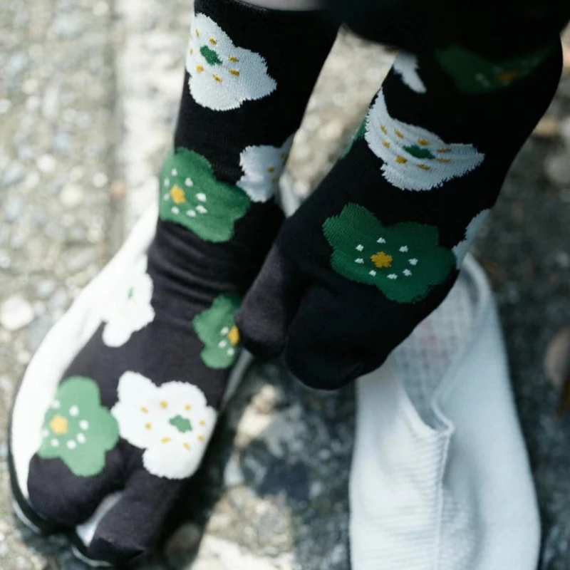 established buyer Cartoon Art Tabi Socks For women Harajuku Split Toe Socks High Quality Combed Cotton Thin Crew Cute Two Toe 