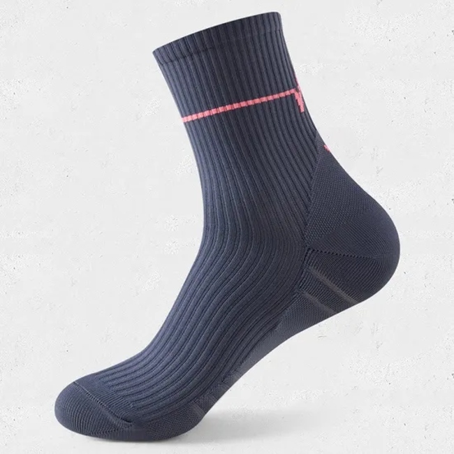New Hot Selling Men′s Sports MID Tube Running Socks Wholesale Customization