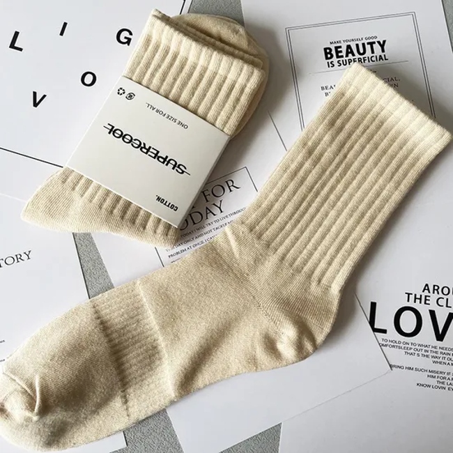 High Quality Low MOQ Fashionable Custom Logo Solid Colorful Knitted Cotton Crew Men′s Socks