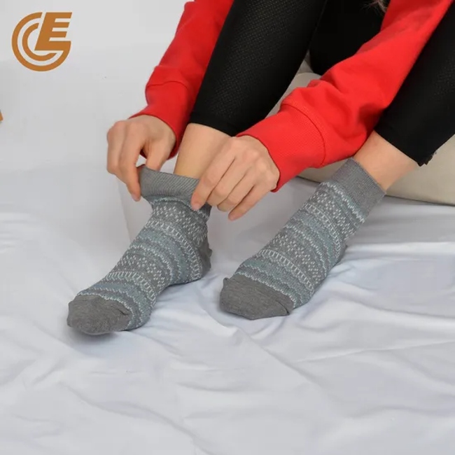 China Winter Thick Cotton Thermal Nordic Wool Crew Socks for Women
