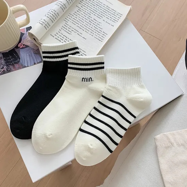 Socks Women′s Simple Letter Short Socks Spring and Summer Combed Cotton Women′s Boat Socks Fashion Hundreds of Students Sports Socks