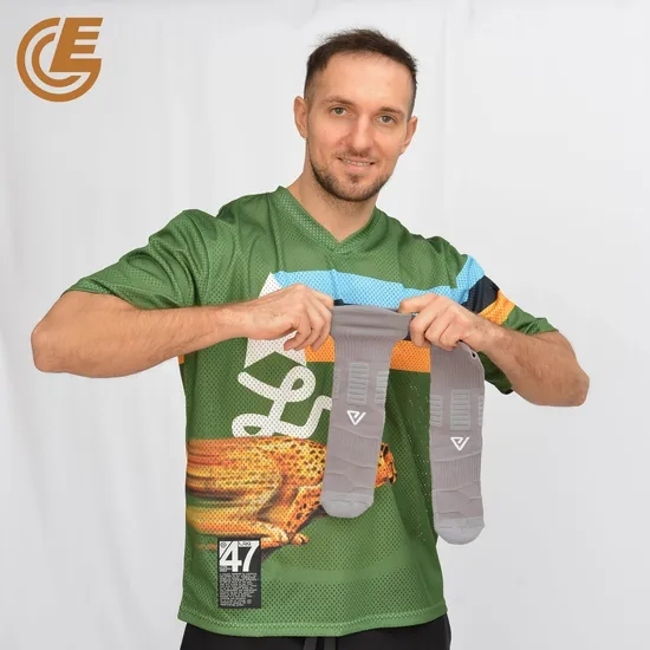 Qlm-293-6 Sports Brand OEM Factory Design Soft Socks for Men Compression Sock