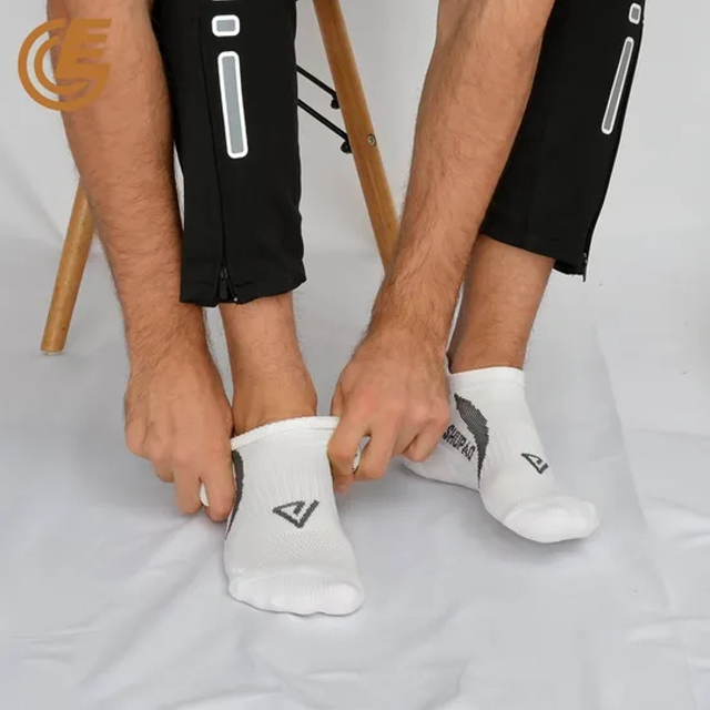 Qlm-323-6 Breathable Cotton Compression Sports Ankle White Socks for Summer