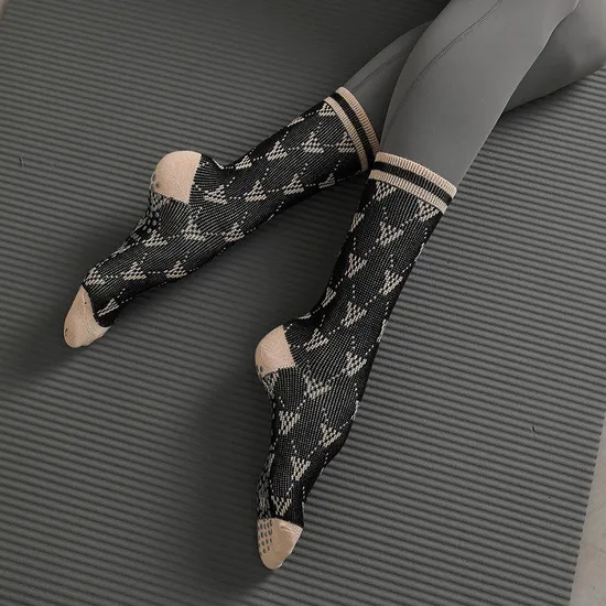 Fashion Double Layer New Hot Sale Cotton Thick Non Slip Anti Slip Grip Pilates Fashion Yoga Socks Custom