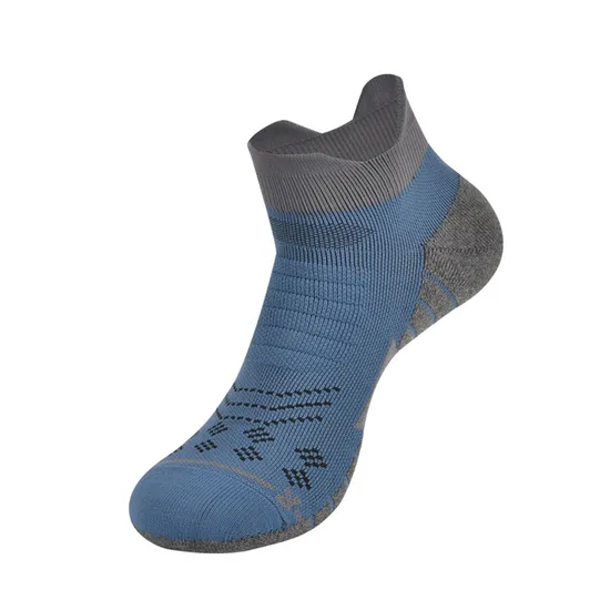 Men′s Summer Breathable Antibacterial Sports Running Socks Knitted Crew Height with Custom Logo on Cuff