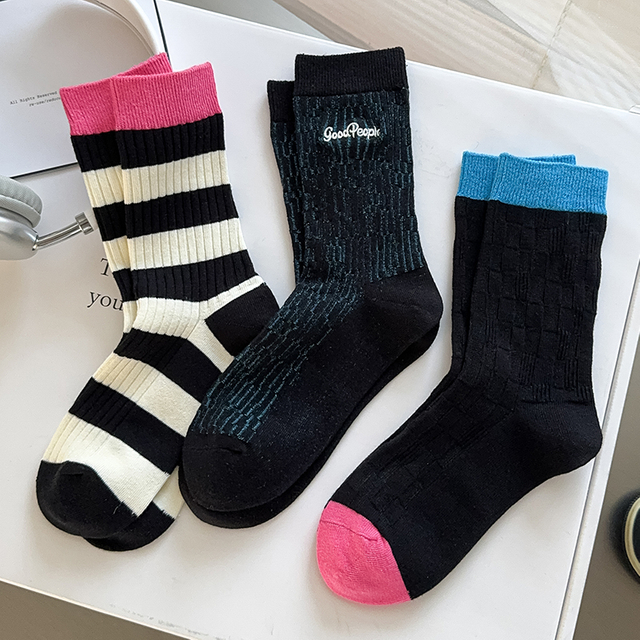 Light Customization Trendy women s Socks New Embroidery Fashion Mixed color Girls Socks Breathable Casual Striped Letter Female 