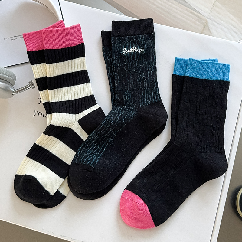 Light Customization Trendy women s Socks New Embroidery Fashion Mixed color Girls Socks Breathable Casual Striped Letter Female 