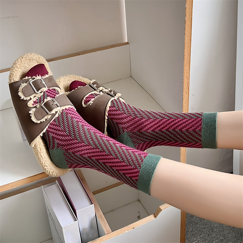 Made in China Socks For women New Novelty Fashion Casual Girls Absorb Sweat Crew Socks Autumn Breathable Creative Color Korean 