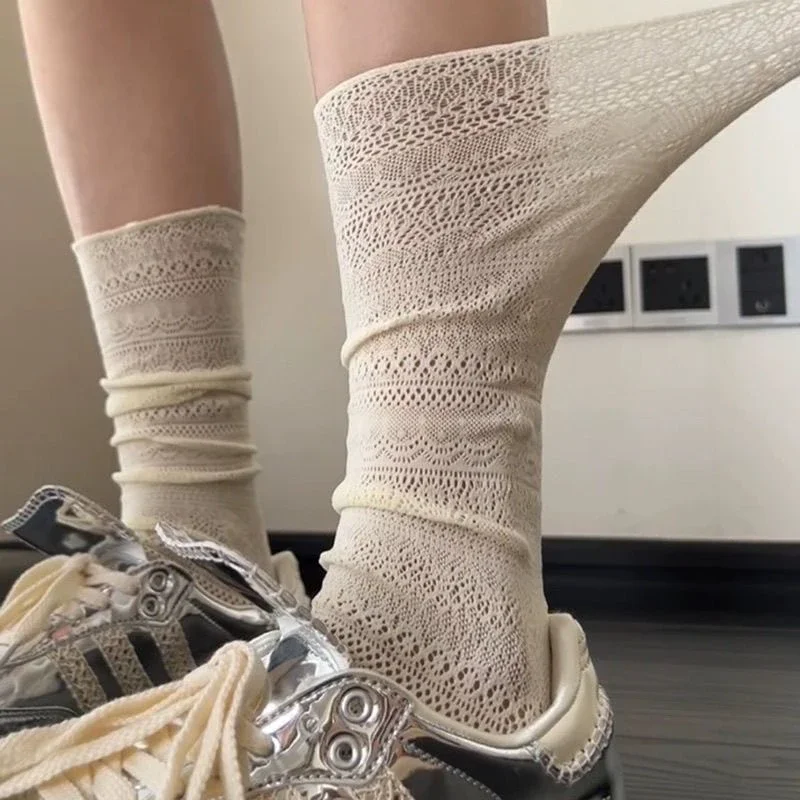 Innovation Sweet White Pile Socks women Mesh Hollowed Out Thin Nylon Silk Retro Flower Lace Socks Ladies Transparent Crew 
