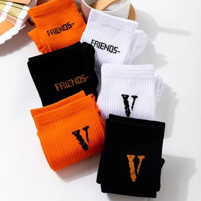 Designer Casual Jacquard Knitted Letter Wholesale Crew Cotton Brands Socks Funny Sports Custom Socks Men