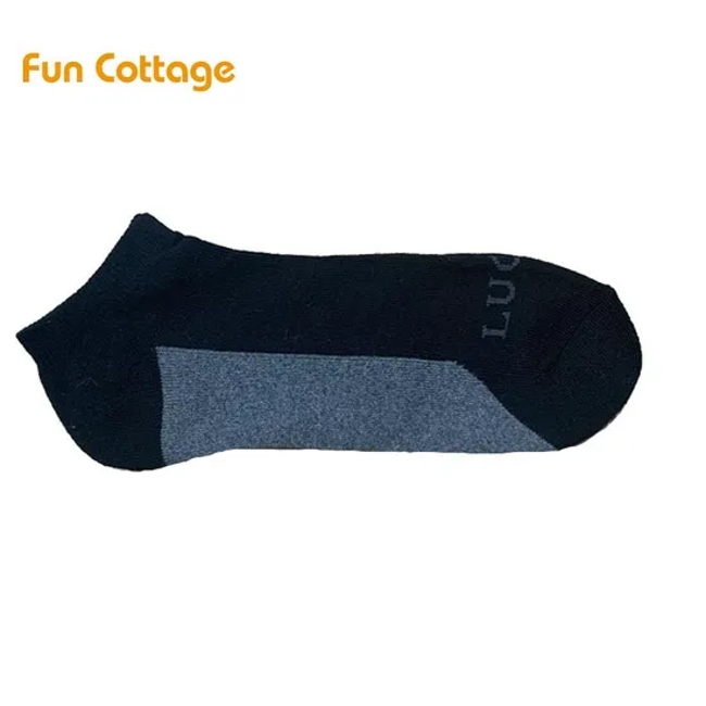 Men Cotton Socks Cotton Sweat-Absorbent Designer Basketball Team Premium Crew Men′s