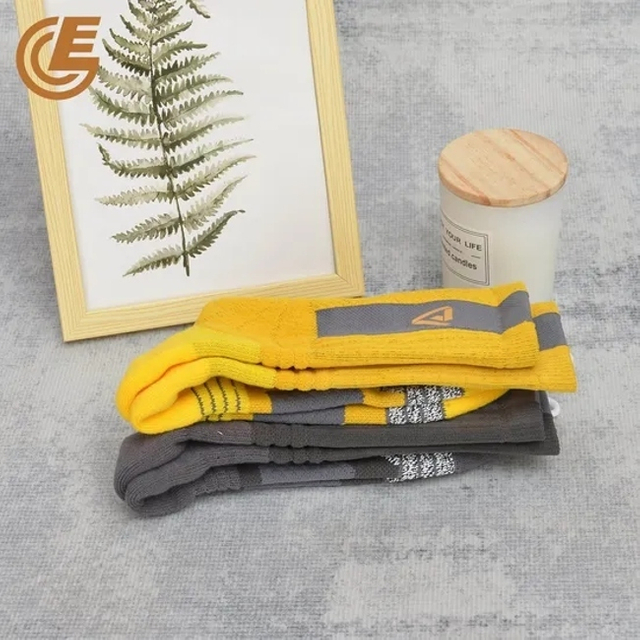 Compression Men′s Running Sports Sock Fashion Outdoor Hiking Crew Socks