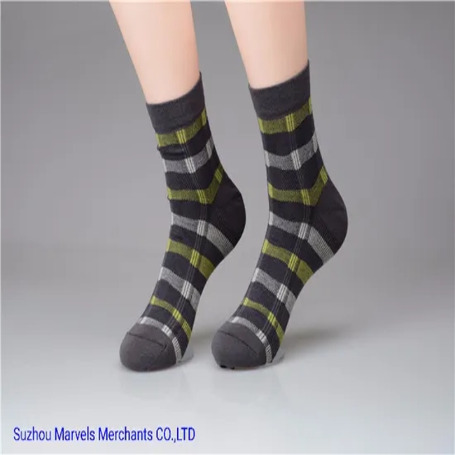 Premium Jacquard Men′s Crew Cotton Socks for Everyday Comfort