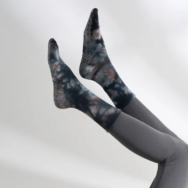Custom Logo New Gradual Tie Dye Fashion MID Tube Yoga Socks Anti-Slip Women Sports Socks Fitness Pilates Crew Grip Socks