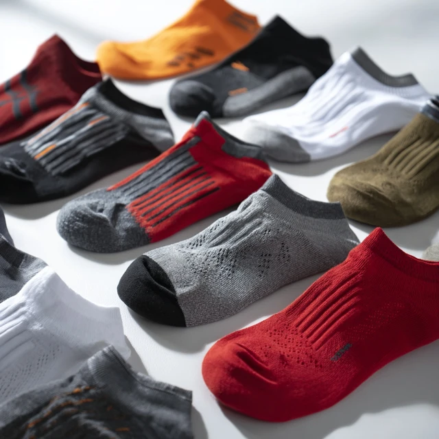 Custom volume discounts Sports Socks High-Quality Performance Socks for Running and Training