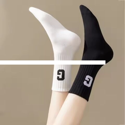 Custom Logo High Quality Winter Crew Jacquard New Letter Cute Breathable Athletic Socks Women Striped Sports Socks