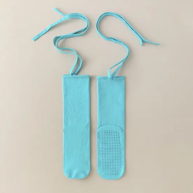 Customized Anti Slip Women′s Cross Belt Gym Barbell Ballet Dance Pilates Grabbing Socks Breathable Exercise
