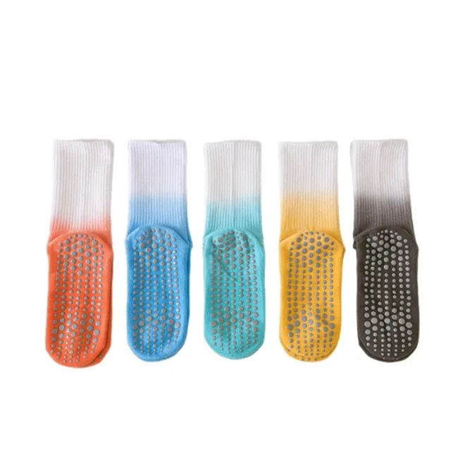 Customized Cross Border Summer Gradient Yoga Women′s Socks Glue Point Anti Slip Sports Socks Women′s Pilates Fitness Medium Tube Socks