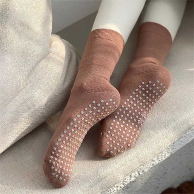 Professional Anti Slip Sweat Absorbing MID Tub Yoga Socks