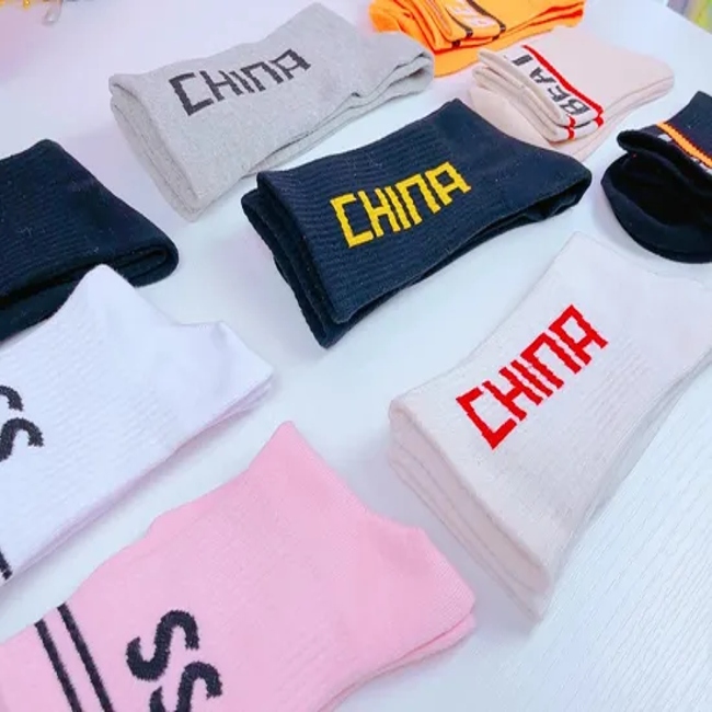 Uron Designer Custom High Quality Sport Socks Anti Slip Basketball Athletic Sock Custom Sports Breathable Lightweight Socks