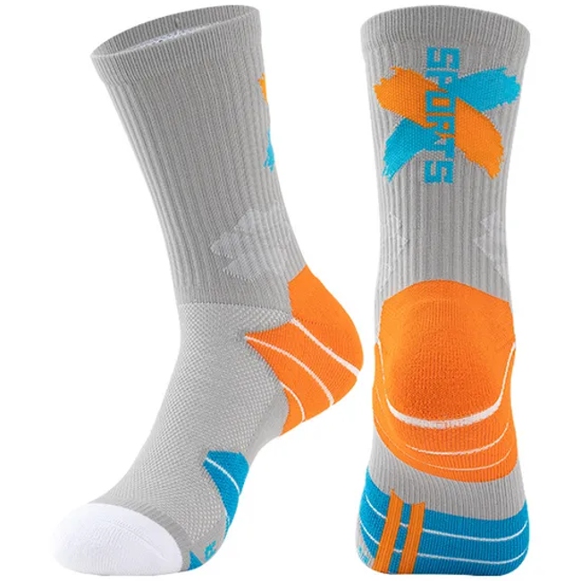 Customized MID Calf Towel Soled Sports Socks Breathable and Sweat Absorbent Basketball Socks.