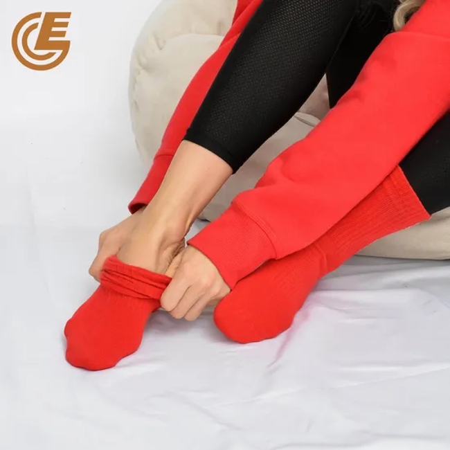 Qlm-320-3 Red Christmas Spandex New Year Compression Sports Socks for Woman