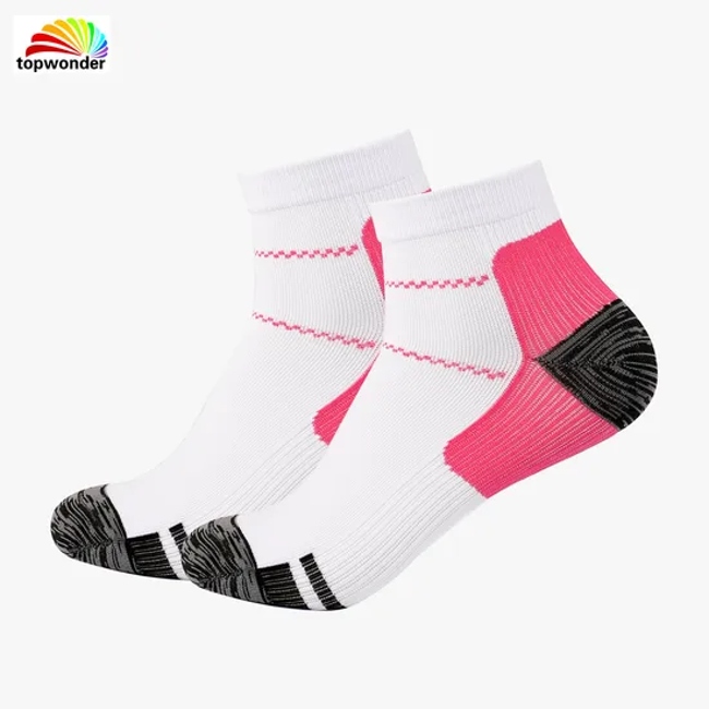 Customize and Wholesale All Sorts of Compression Running Sports Athletic Dry-Fit Sock in Many Colors at Low Prices