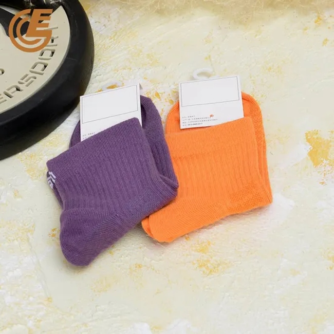 Qlm-146-10 Compression Outdoor Sports Wear Cotton Running Socks for Woman