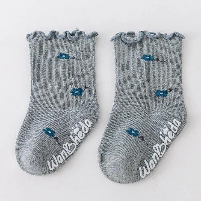 White Anti Skid Grip Knee High Vintage Fuzzy Bamboo Cotton Newborn Baby Ankle Socks with Lace for Boy and Girl