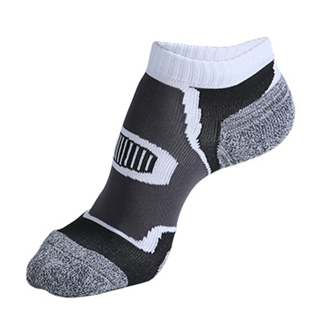Sample Order Accept Wholesaler New style man hiking sports socks breathable athletic latest custom foot tube made in China