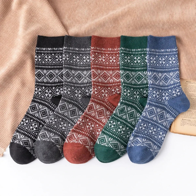 Oem Factory Fashion Crew socks Cotton Lnitted Novelty Sport Soft Unisex Design Crew socks