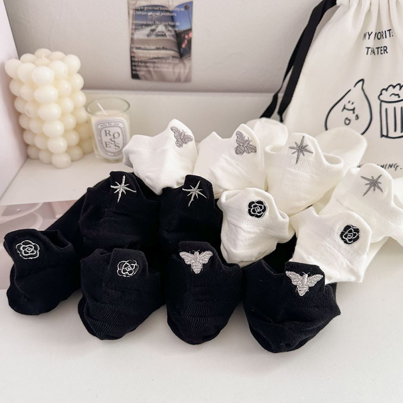 Customize by Sample New Arrivl Soft Cotton Socks women Cute Fashion Style White Black Short Socks Ankle Funny Casual Size 