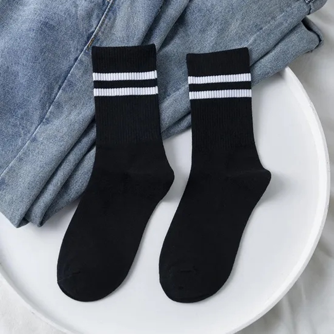 High Quality Custom Logo Outdoor Sport White Cotton Socks Men Black Letter Running Custom Basketball Socks