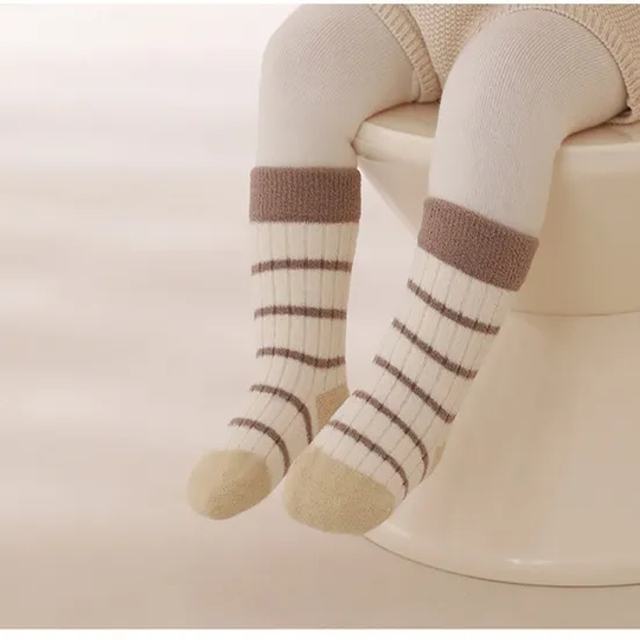 Winter New Children′s Socks Thickened Warm Baby Middle and Large Children Students College Wind MID Calf Socks