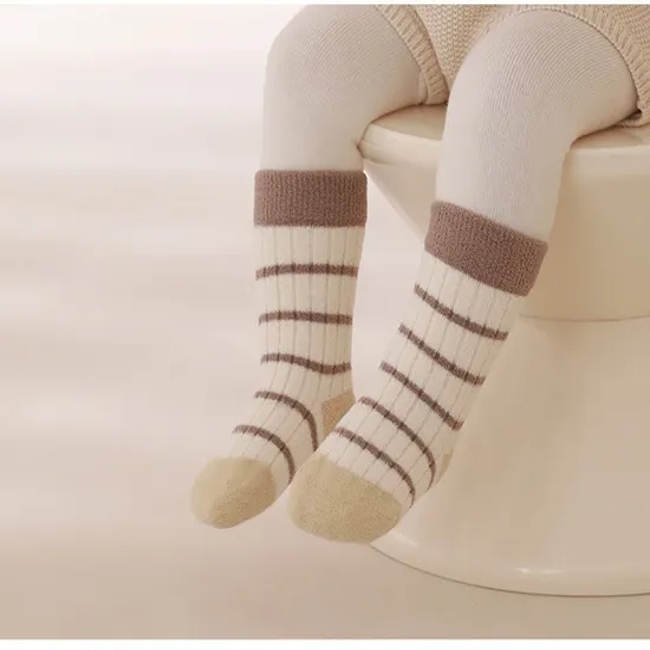 Winter New Children′s Socks Thickened Warm Baby Middle and Large Children Students College Wind MID Calf Socks