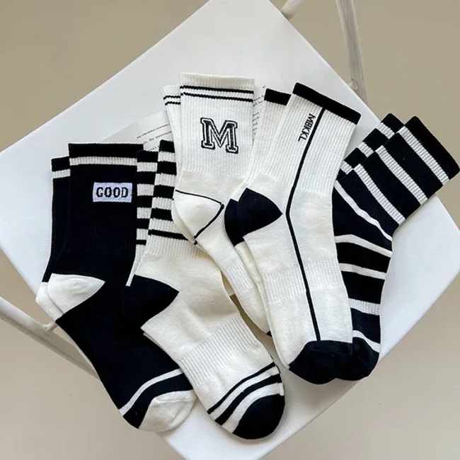 Socks Women′s MID-Calf Socks Black White Ins Striped Women′s Socks Alphabet Sports Street Tide Socks