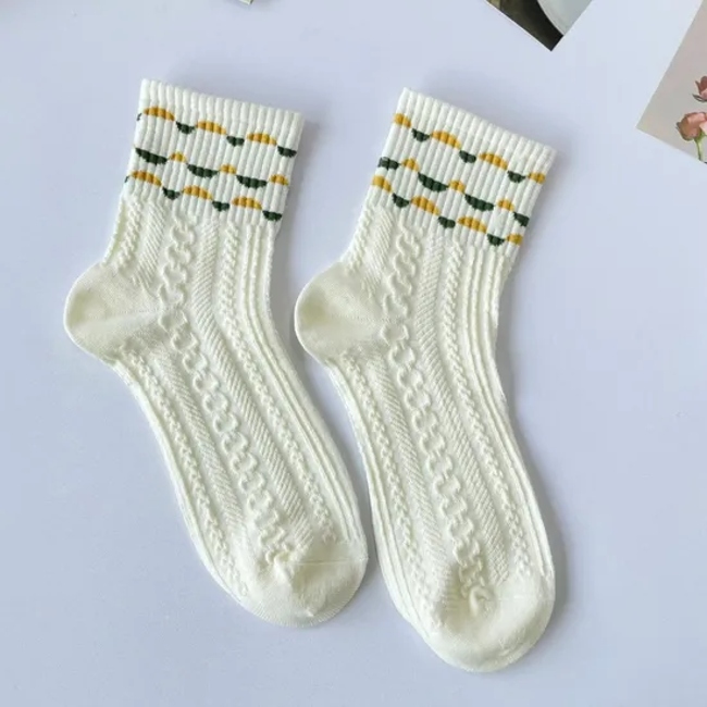 Socks Women′s Spring and Summer Thin Short Cotton Socks Sweat Absorbent Anti- Breathable Green Small Fresh Medium Cylinder Socks White Crushed Flower Socks