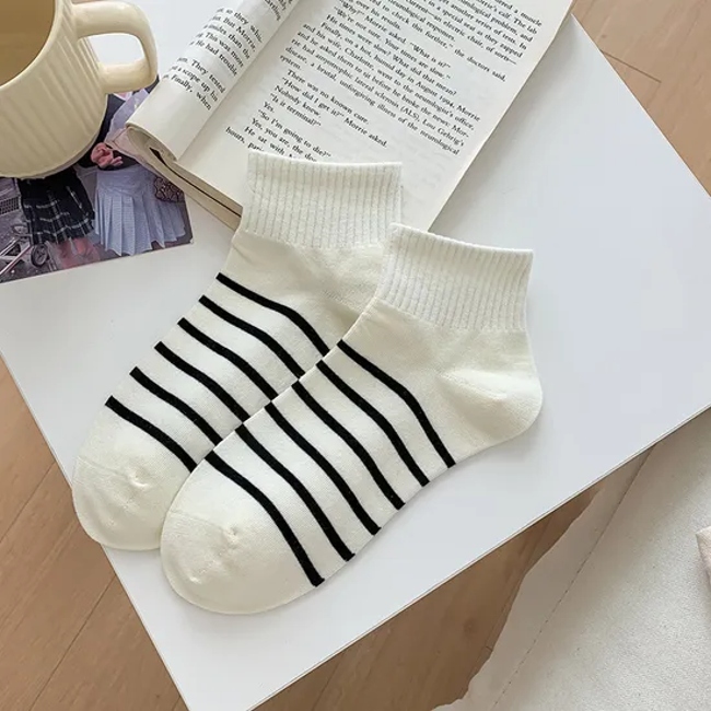 Socks Women′s Simple Letter Short Socks Spring and Summer Combed Cotton Women′s Boat Socks Fashion Hundreds of Students Sports Socks