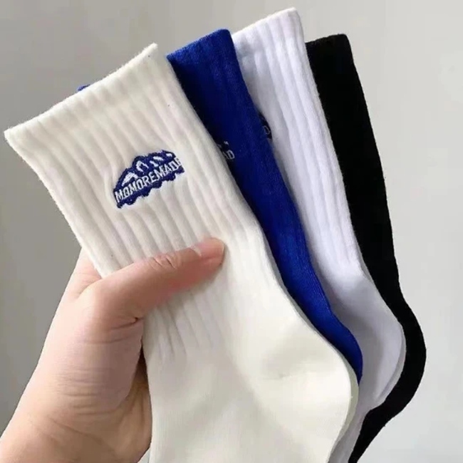 Breathable Comfortable Embroidery Cotton MID- Calf Socks for Sports and Leisure