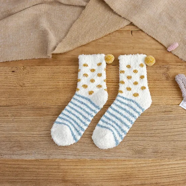 Coral Velvet Socks Women′s MID-Calf Socks Autumn and Winter Heel with Ball Cute Floor Socks Sleep Socks