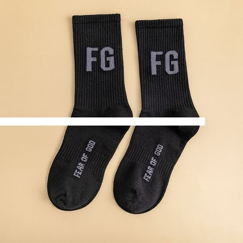Custom Combed Cotton Crew Socks for Men Jacquard Logo on Bottom Knitted Sports Fashion Socks for Street