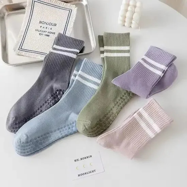 OEM Women′s High Quality Customizable Logo Grip Socks Wholesale Cotton and Nylon