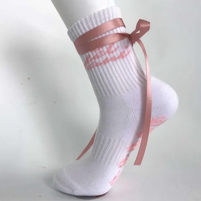 Customizable Women′s Pilates Socks Anti-Slip Quick Dry Compression with Sustainable Letter Cuff Hand Stitched Bow Knitted Design