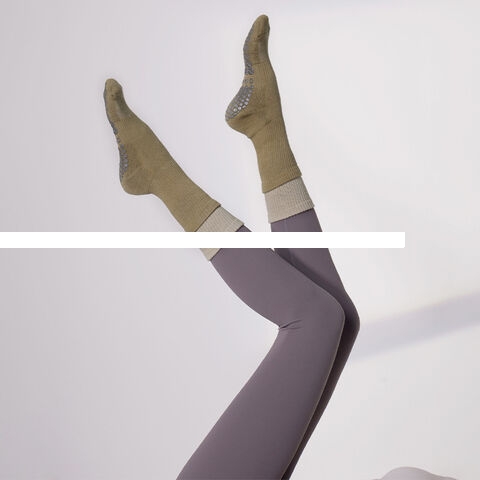 OEM Two Tone Professional Looped Double Threaded Mouth Anti Slip Tall Studio Sock Pilates Crew Socks