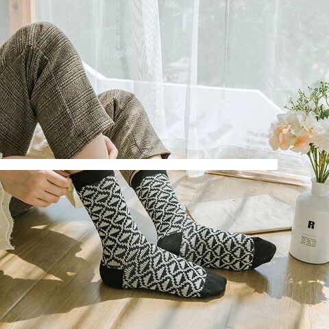 Wholesale High qualuty Men Outdoor Stocking Five Finger Sport Sock Knitted Cotton Hiking Long Tube Socks Split Toe Toe.