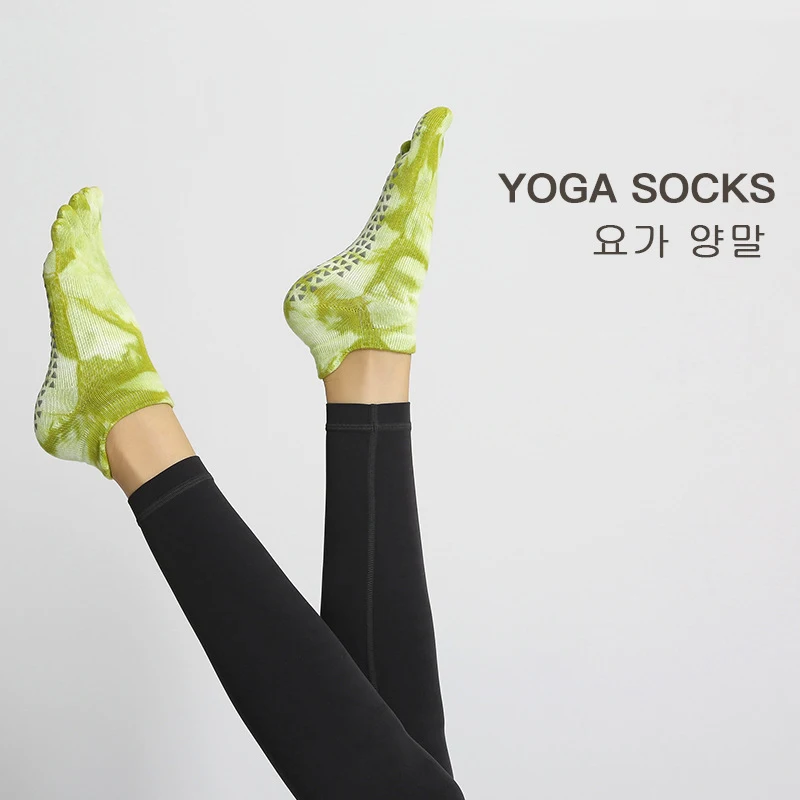 Chinese Brand High Quality Yoga Socks Five Finger Sports Points Indoor Glue Non-slip Bodhichita Gym Indoor Floor Socks 