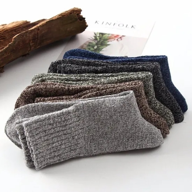Factory High Quality Custom Design Small Quantity Winter Solid Color Crew Men Wool Socks